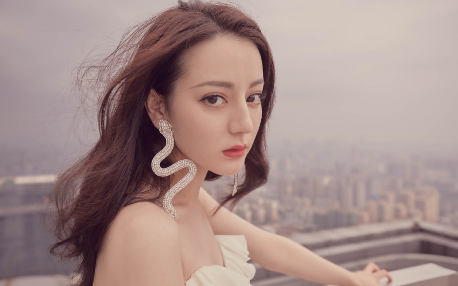 中国足球职业联赛推动多样化竞争格局，中国足球联赛开始走向职业化