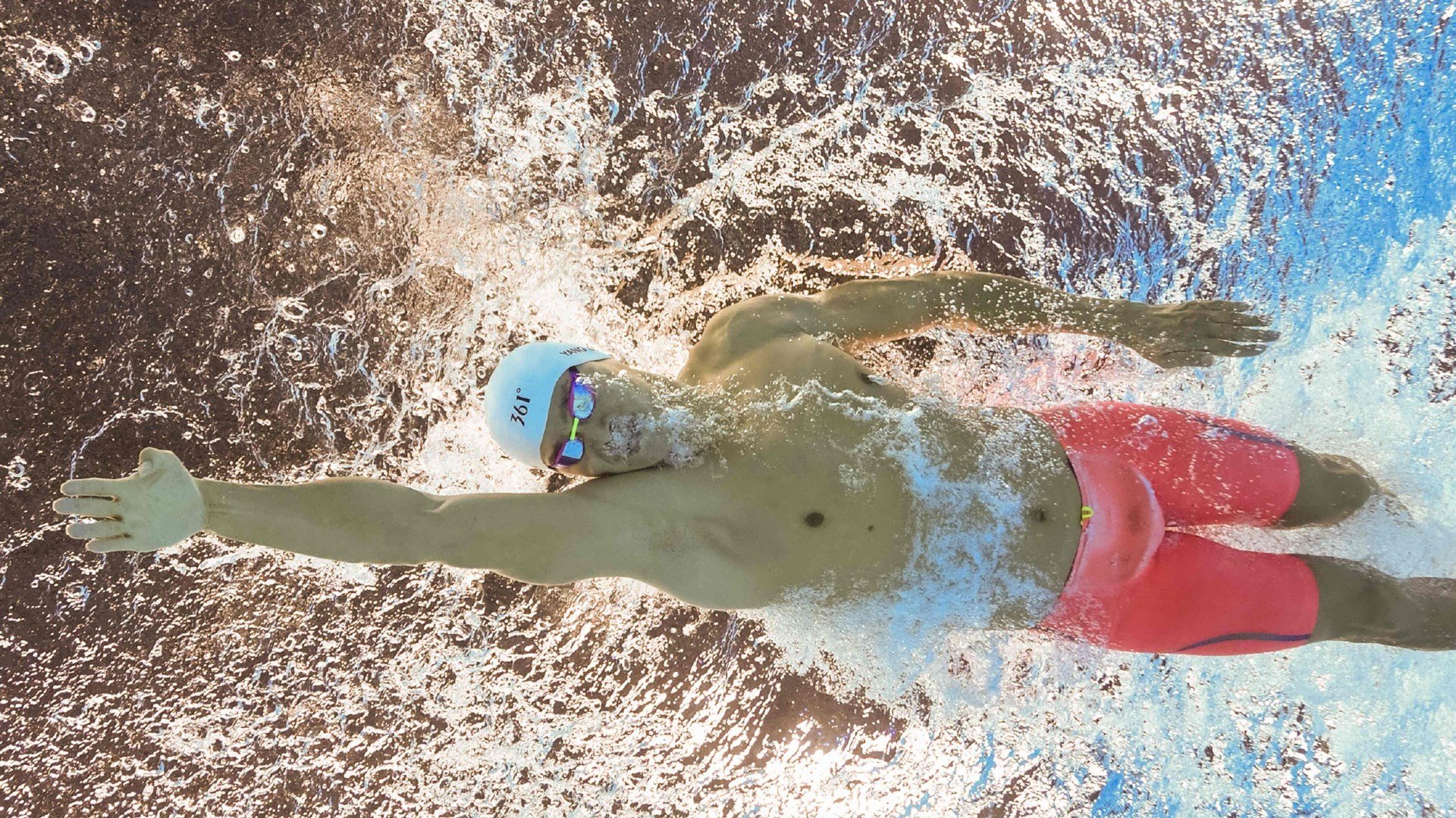 开云体育官网在线-仰泳对决南非选手从容应战，仰泳冠军视频